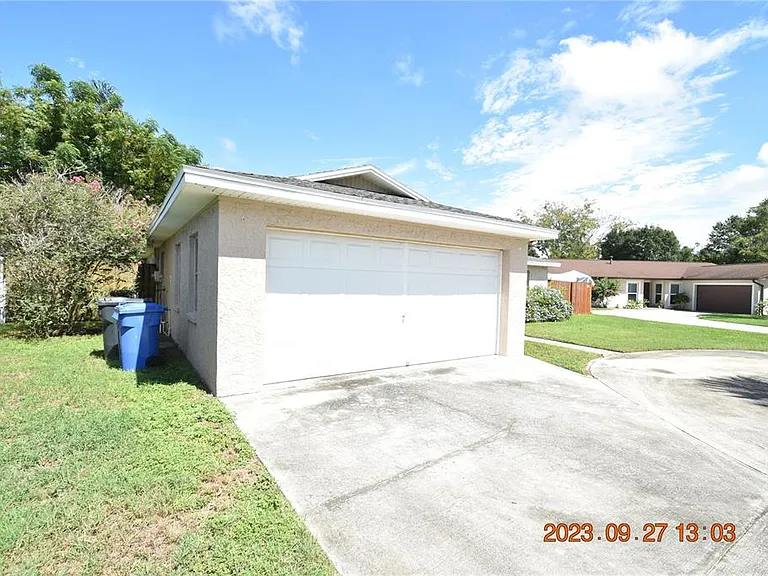 604 Southwood Cv — Photo 3