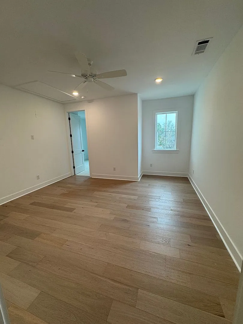 Belmont 806 — Photo 3