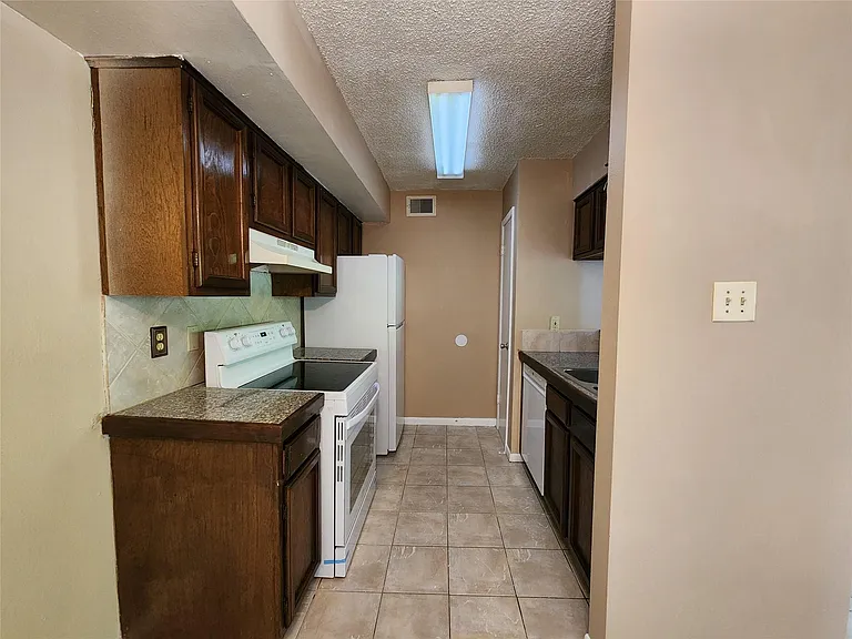 17331 Red Oak Dr #52 — Photo 11