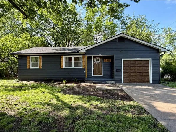618 E Massasoit St, Ottawa, KS 66067