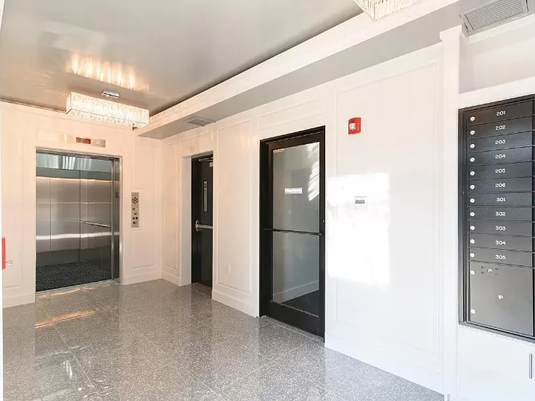 The Rebeka Residence: A Symphony of Luxury in Modern Living — Photo 20