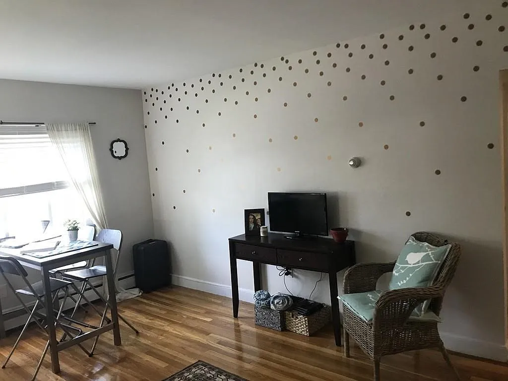 2 bed, 1.0 bath, 725 sqft, $2,800 — Photo 3