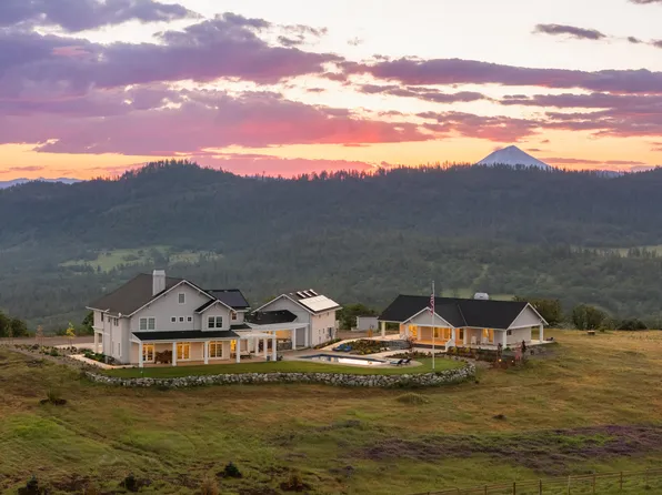 6081 Hillcrest Rd, Medford, OR 97504