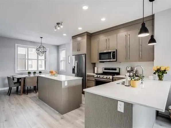 30 S Cornerstone Mnr NE #204, Calgary, AB T3N 1E6