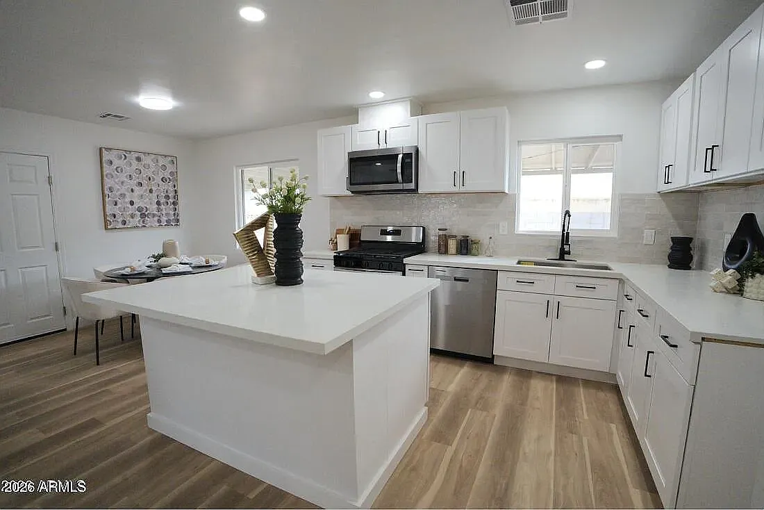 3 bed, 1467 sqft, $2,400 — Photo 4