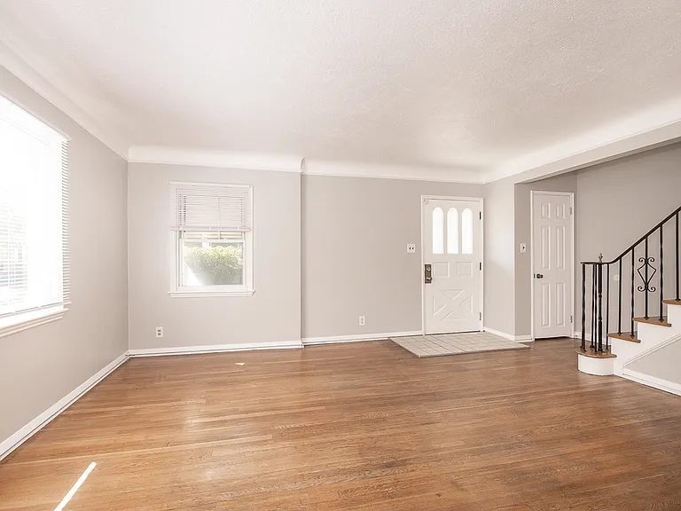 18121 Hiller Ave — Photo 9
