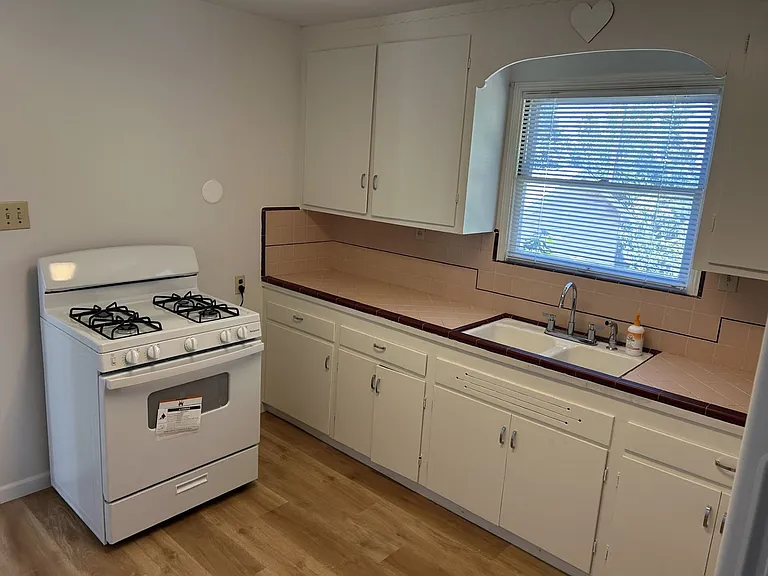 140 George Cir — Photo 10