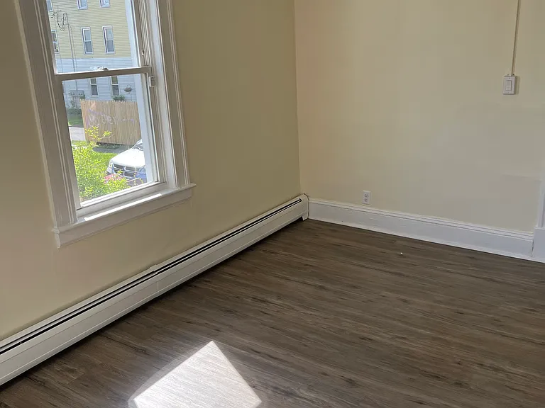 181 Rhodes St — Photo 19
