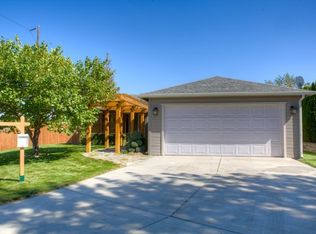 1102 W Pear Ave, Selah, WA 98942