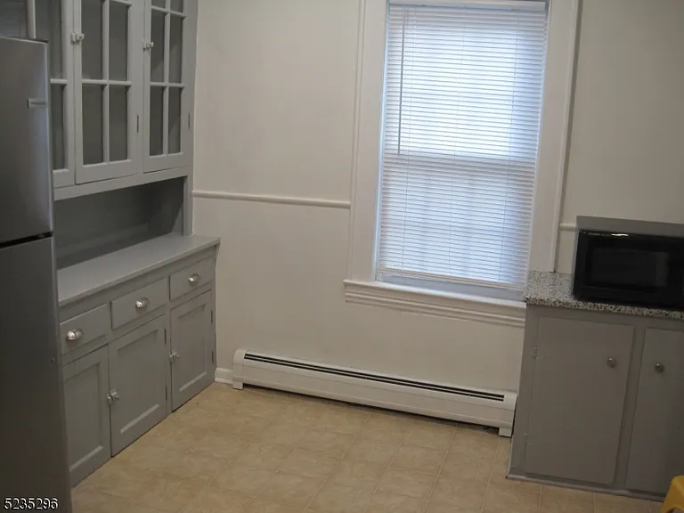 11 Center Ave — Photo 4