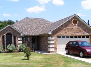 915 Charles Ct, Granbury, TX 76049