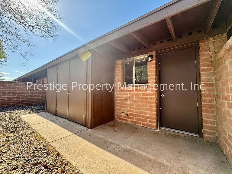 2302-2312 N Ralph Ave — Photo 14