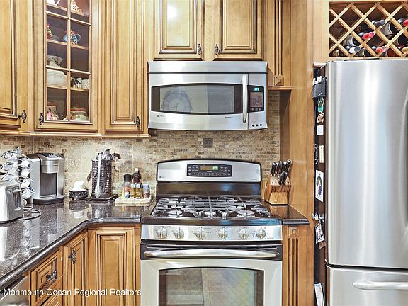 2nd image of 22 Burke St