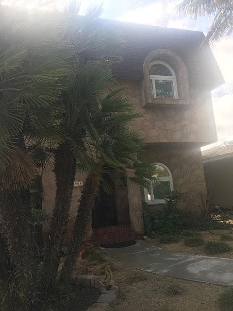 1st image of 805 Larch St