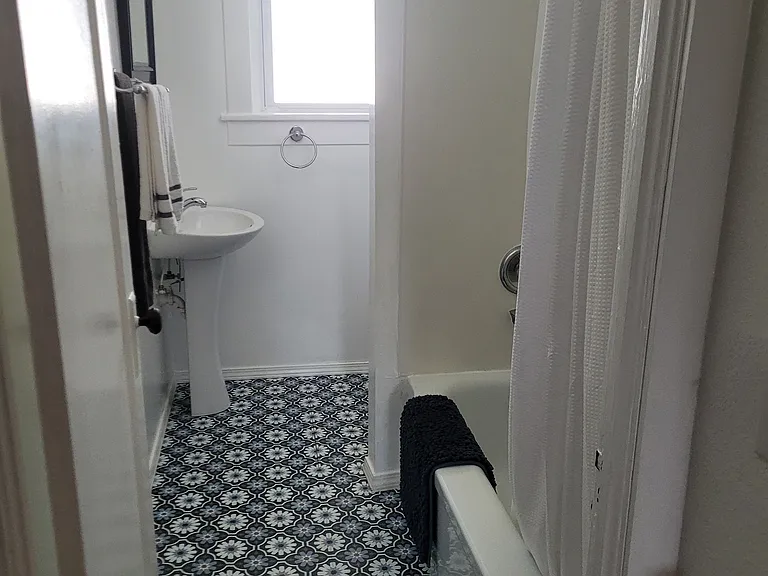 306 Jackson St — Photo 8