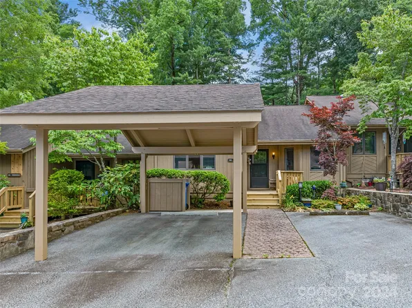 904 Red Oak Dr, Hendersonville, NC 28791