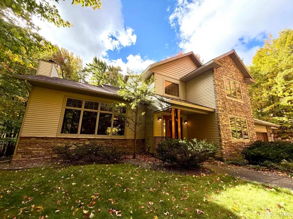 135 Hidden Springs Dr, Marquette, MI 49855