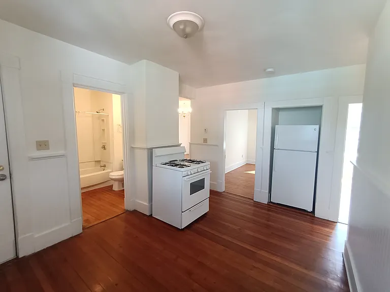 208-220 Hamilton St #8 — Photo 4