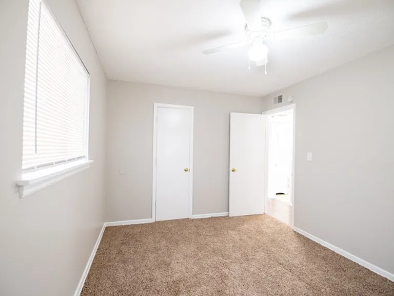Eagle's Nest Apartments — Photo 30