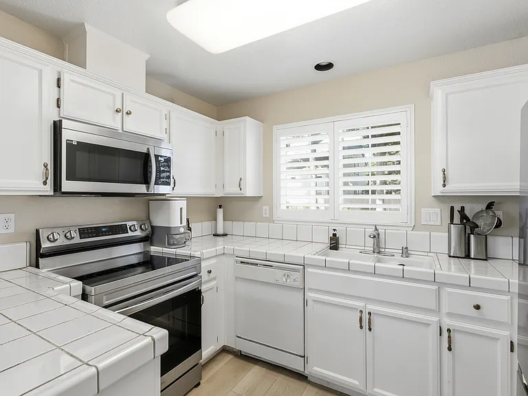 3668 Whispering Creek Cir — Photo 14