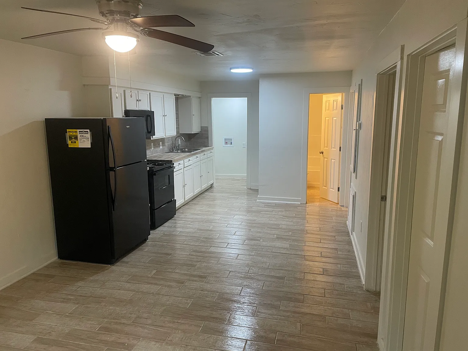 3 bed, 800 sqft, $995 — Photo 2
