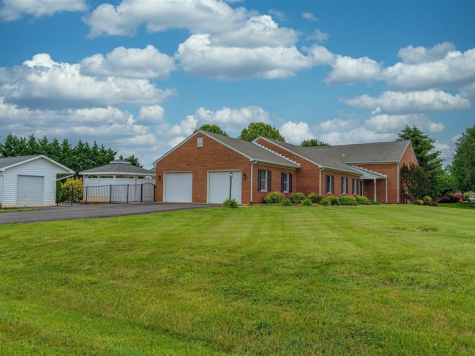 1st image of 1029 Foxmoor Pl
