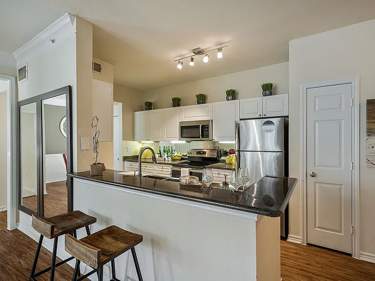 Lake Pointe Apts — Photo 7