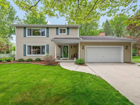 105 Hunters Rdg, Midland, MI 48640