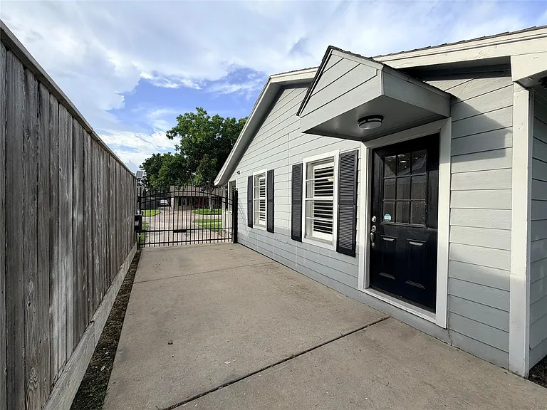1631 Chantilly Ln — Photo 25