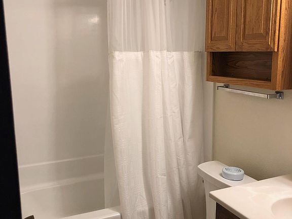 2nd image of 813 E Garfield St #6