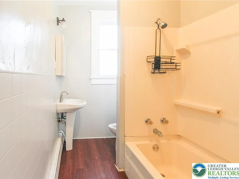 1347 Lehigh St — Photo 8
