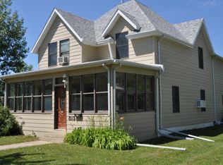 313 3rd St W, Lemmon, SD 57638