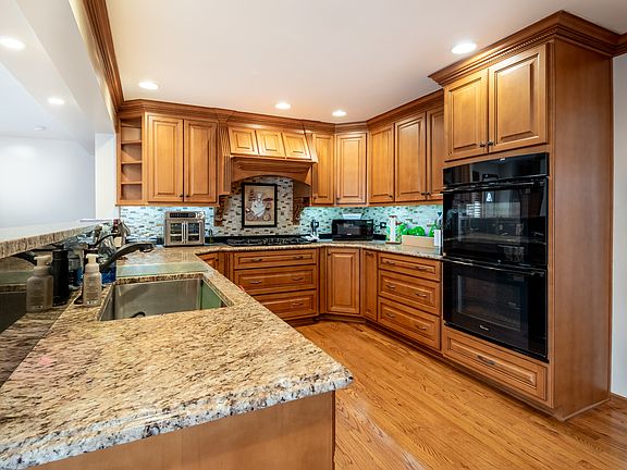 5th image of 6759 W 91st St