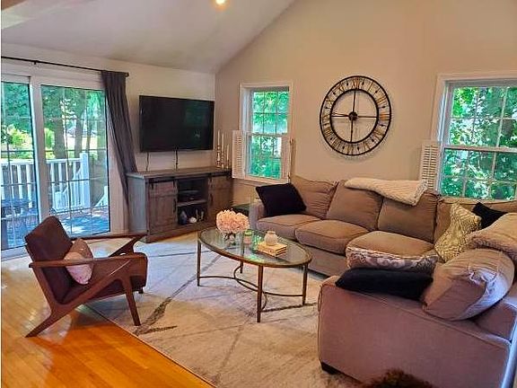 5th image of 33 Mount Vernon St #1R