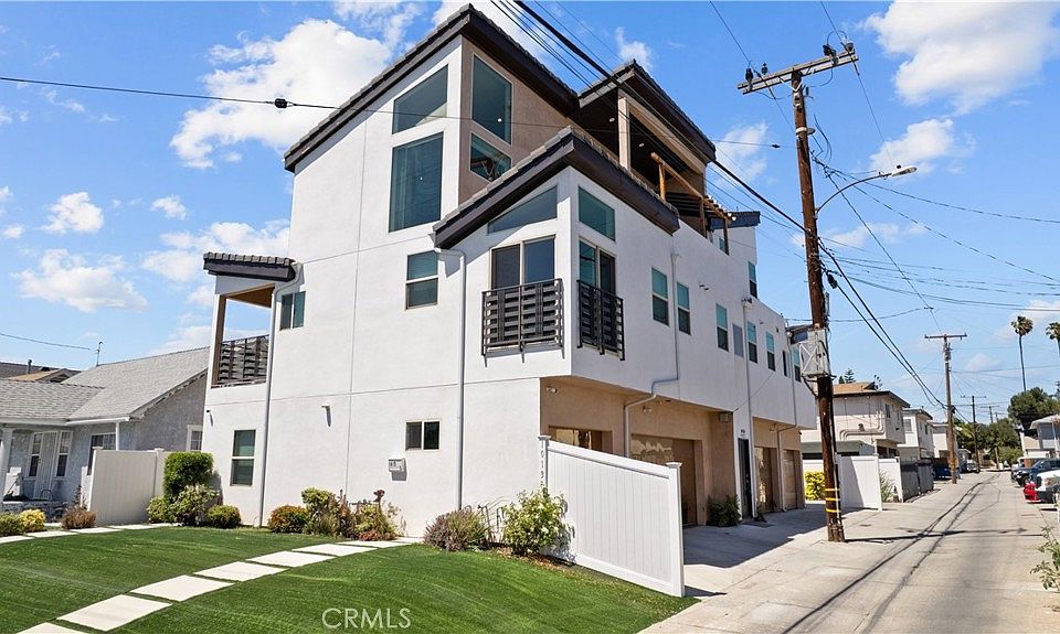 1st image of 1013 E La Palma Dr