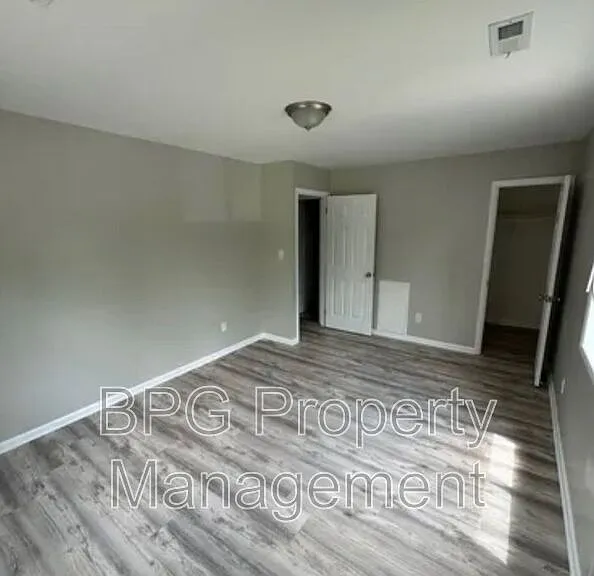 139 Green St #12 — Photo 5