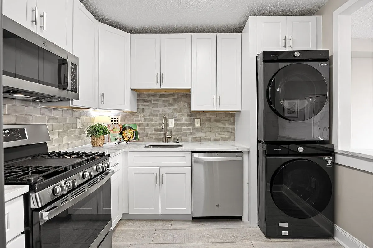 1 bed, 1.0 bath, 752 sqft, $2,150 — Photo 1