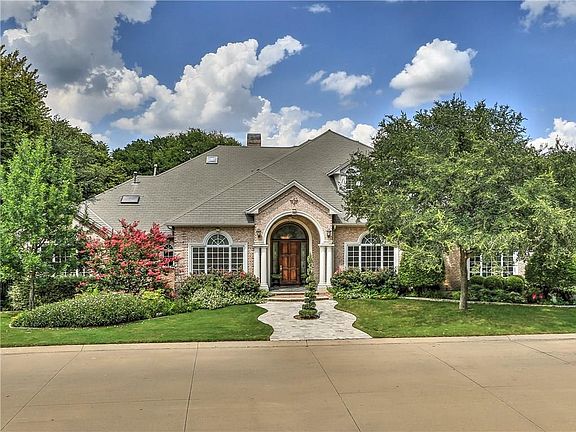 4th image of 7012 Saucon Valley Dr