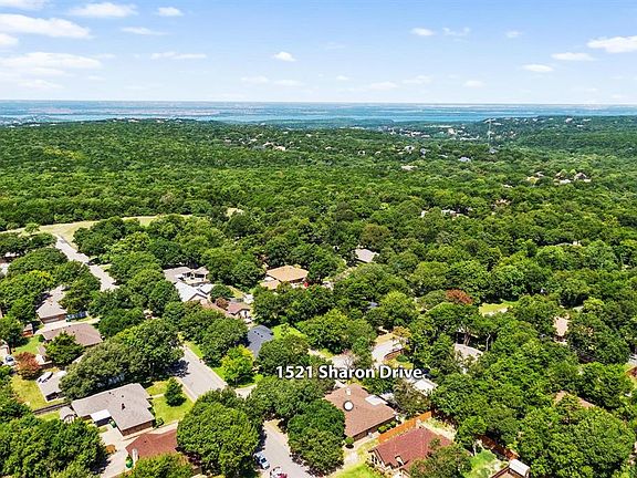 3rd image of 1521 Sharon Dr