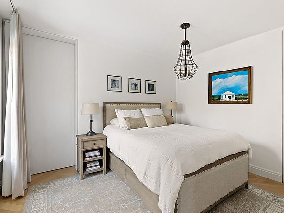 5th image of 261 W 22nd St #12A14