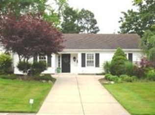 24100 Hazelmere Rd, Shaker Heights, OH 44122