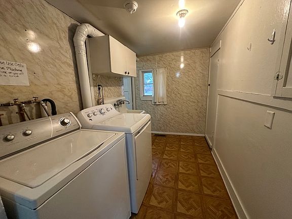 4th image of 1124 Pulliam Ave