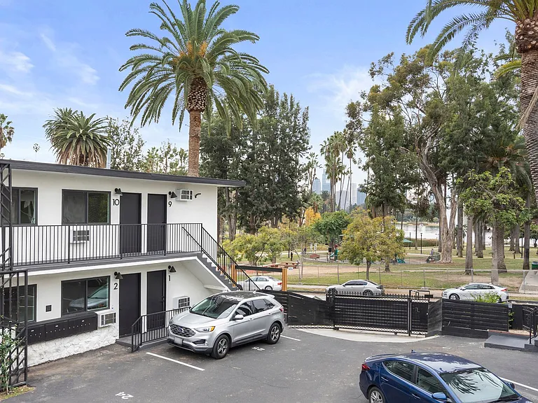 Echo Lake Apartments — Photo 11
