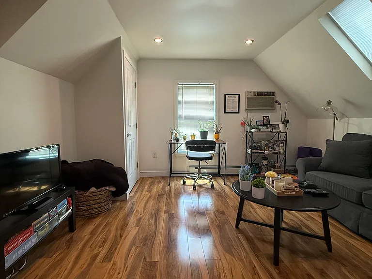 33 Gorham St — Photo 2
