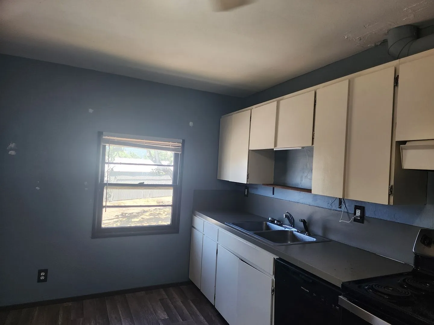 Cute Upstairs Unit in Newberg — Photo 2