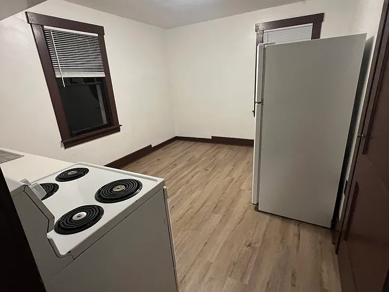 320 Zara St #2 — Photo 7