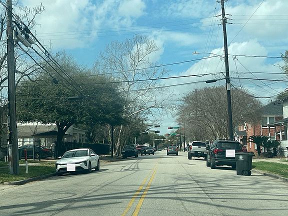 4th image of 118 E 14th St