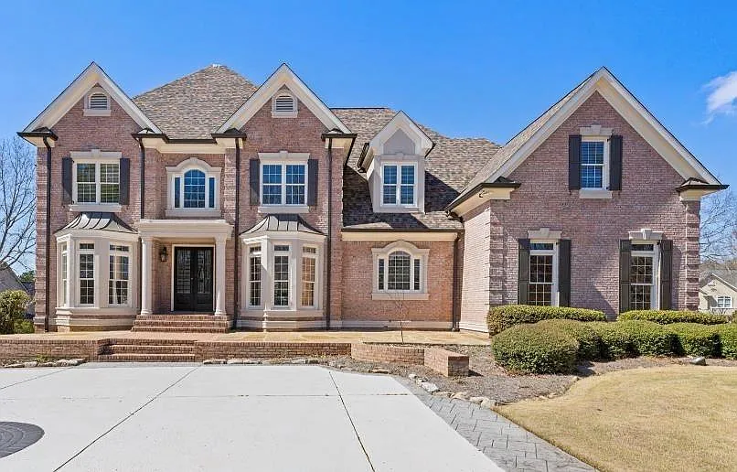 5 bed, 7.0 bath, 7408 sqft, $8,500 — Photo 2