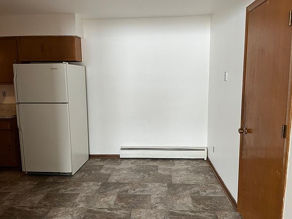 3rd image of 629 1st Ave W