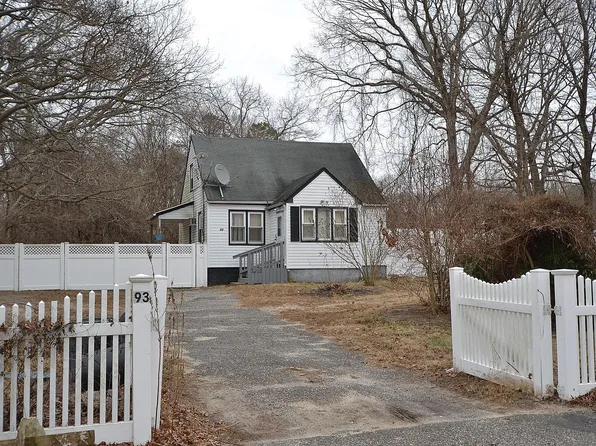 93 Wilson Avenue, Medford, NY 11763